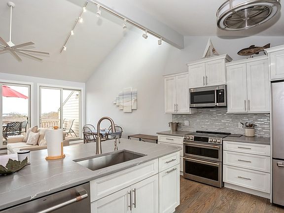 4th image of 27 East Dr Unit 27