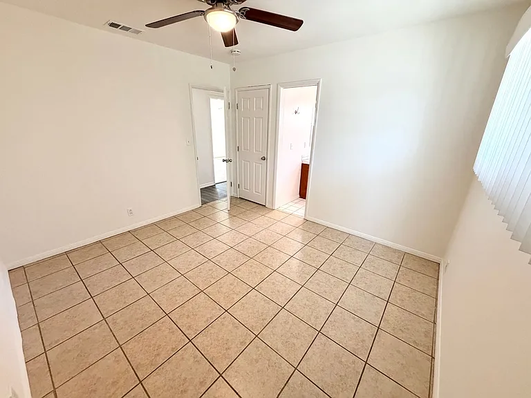 221 W Hammel St — Photo 17