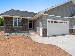 843 Redhawk Dr, Pulaski, WI 54162