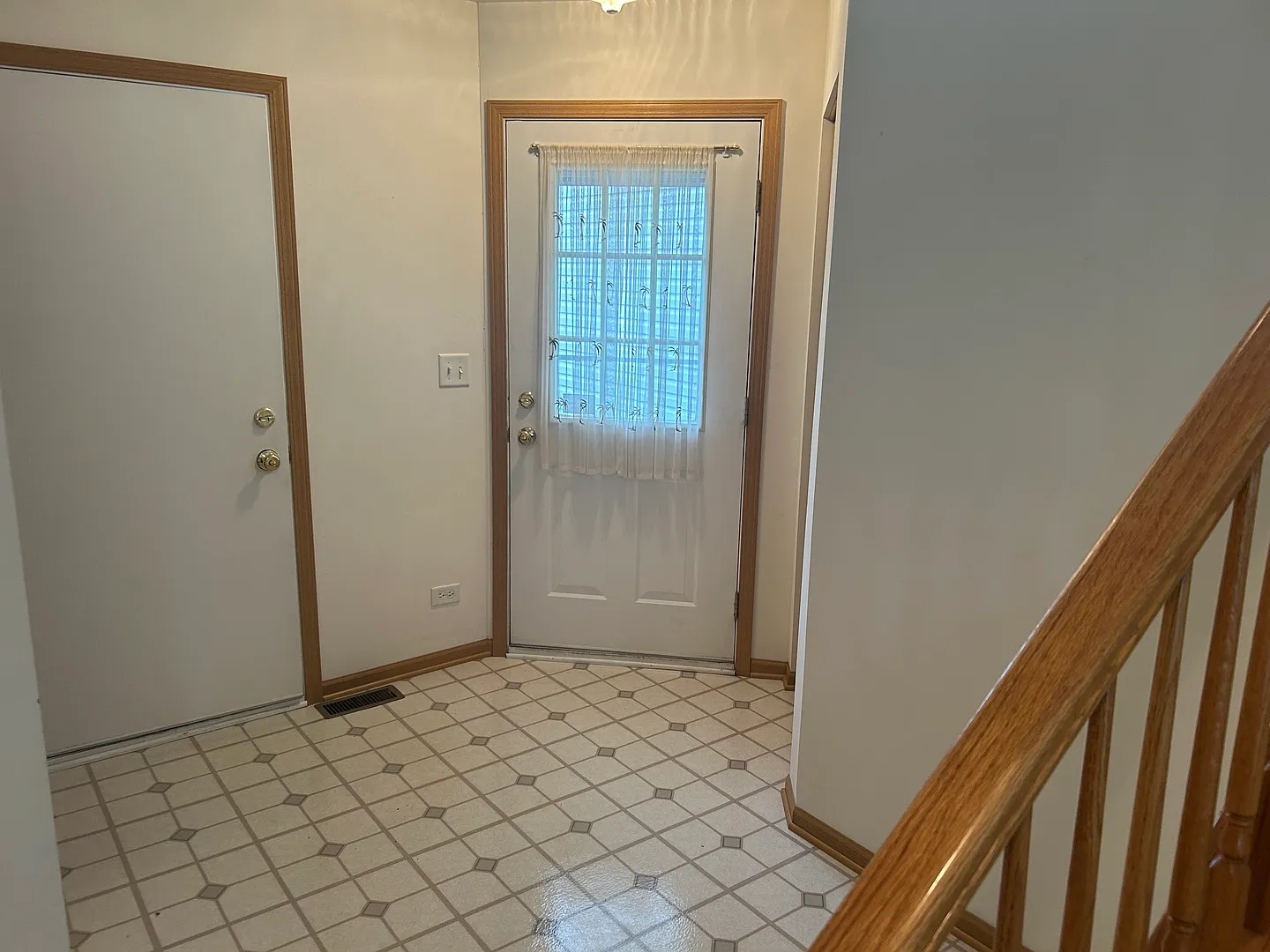 2 bed, 2.5 bath, 1668 sqft, $2,350 — Photo 2