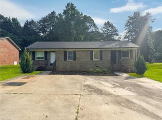 161 Pinecrest Dr, Lexington, NC 27295