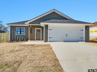 17413 Crossing Cir, Lindale, TX 75771
