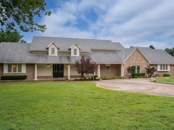 2108 Woodhill Rd, Edmond, OK 73025