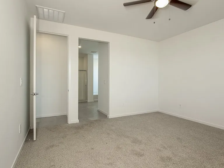 5440 S 245th Ave — Photo 8