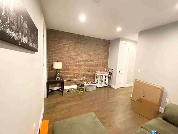 3rd image of 501 W 214th St APT 1A