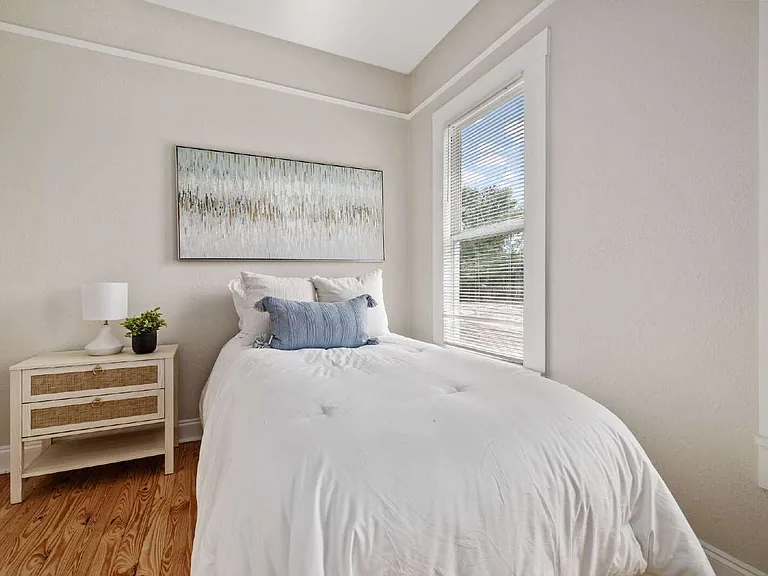 2506 1/2 E Columbus Dr — Photo 11