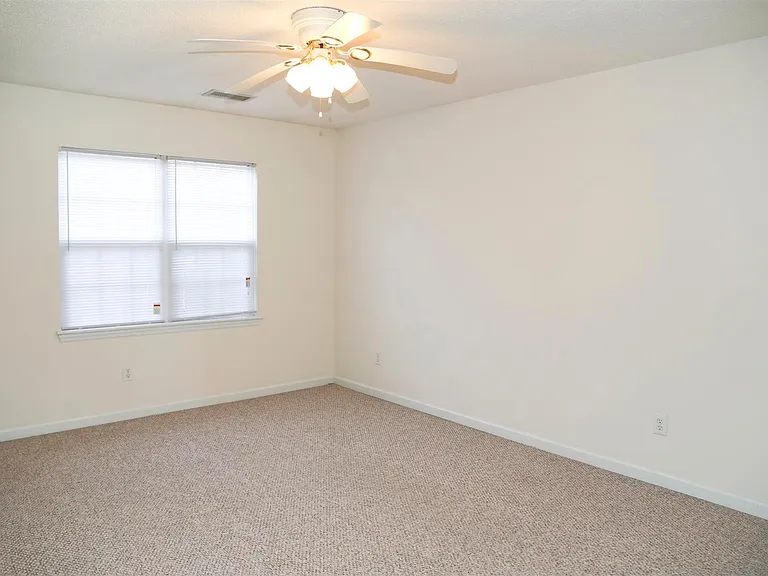 121 W Ivybridge Dr — Photo 7