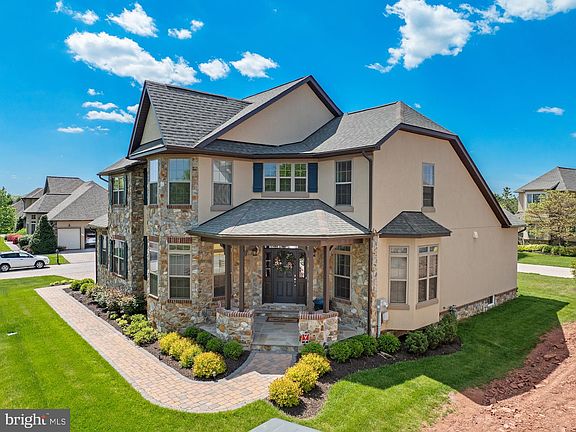 2nd image of 9 Lookout Ct