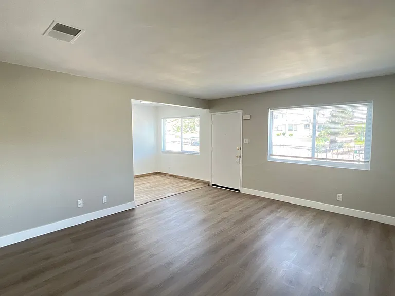 4300 Columbus St — Photo 5