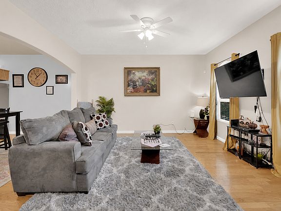 3rd image of 7861 Cool Creek Way