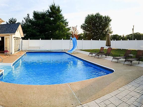 4th image of 1673 Cardwell Ln