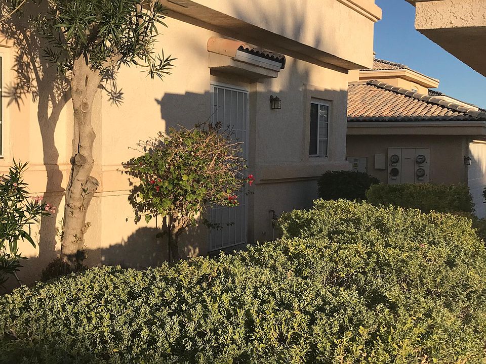1st image of 311 Phyllis Dr Unit 4