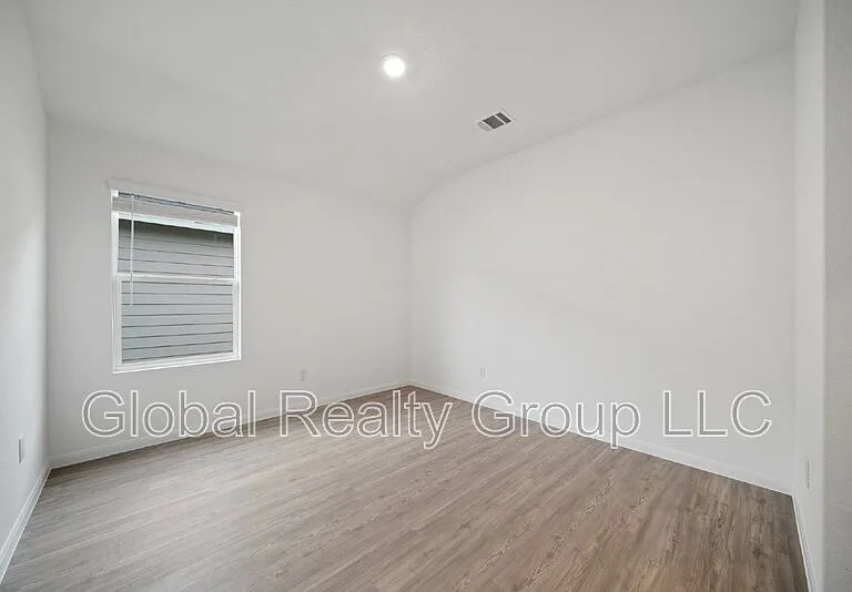 9105 Navarro Vis — Photo 23