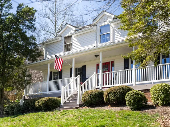 236 Brookwood Rd, Staunton, VA 24401