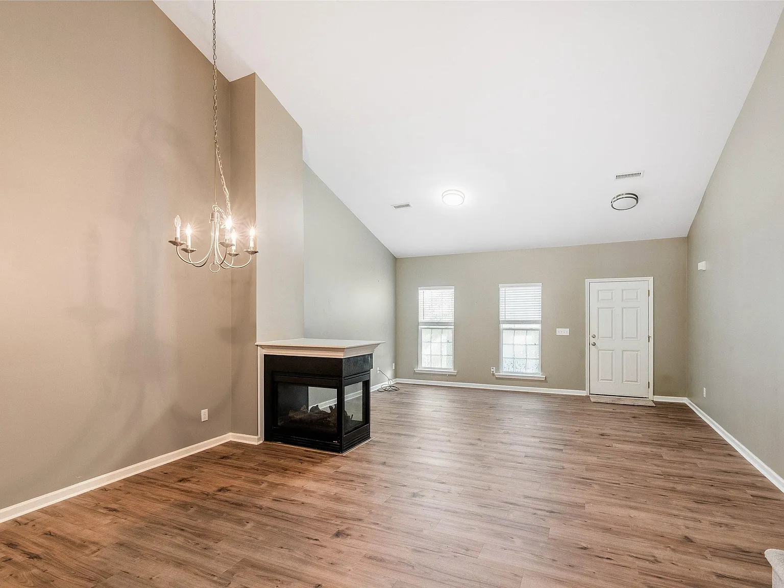 3 bed, 2.5 bath, 1871 sqft, $1,995 — Photo 4