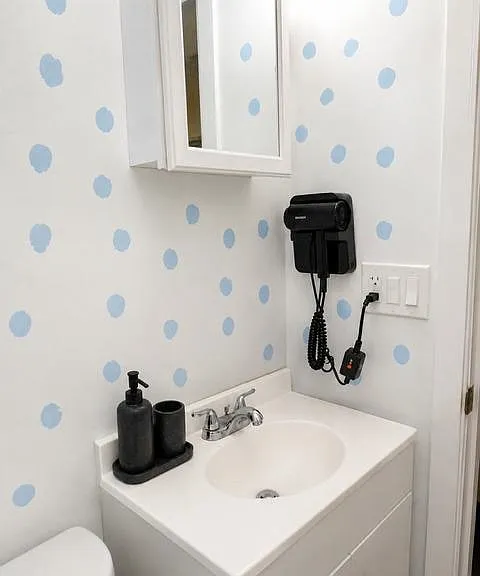 9 W 51st St #1 — Photo 2