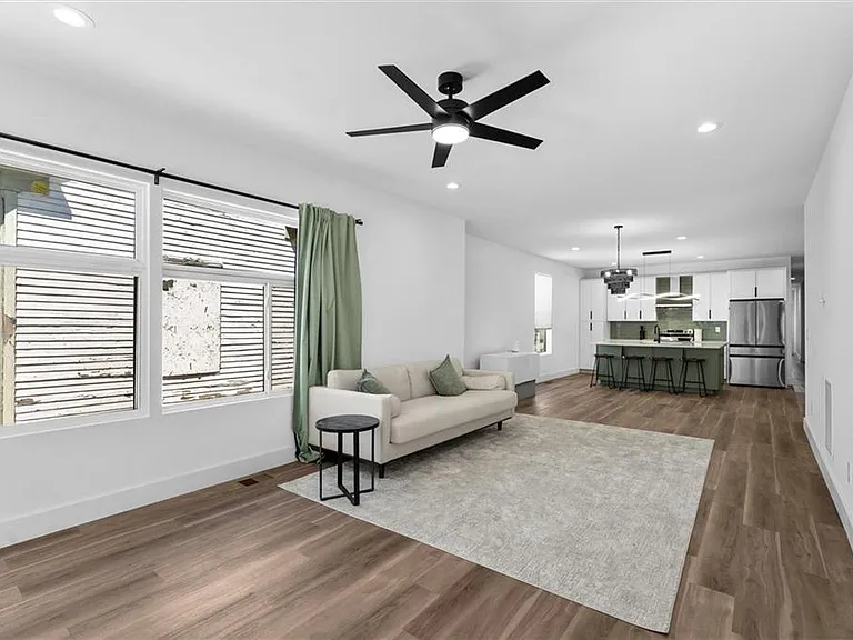 598 Formwalt St SW #A — Photo 4