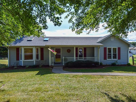 103 Baymeadow Ln Vinton VA-large-002-21-