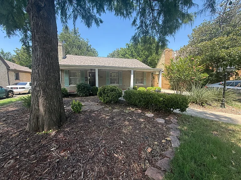 3105 NW 21st St — Photo 3