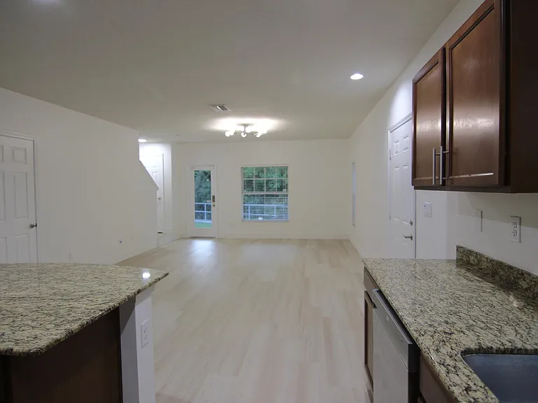 4635 Chatterton Way — Photo 2