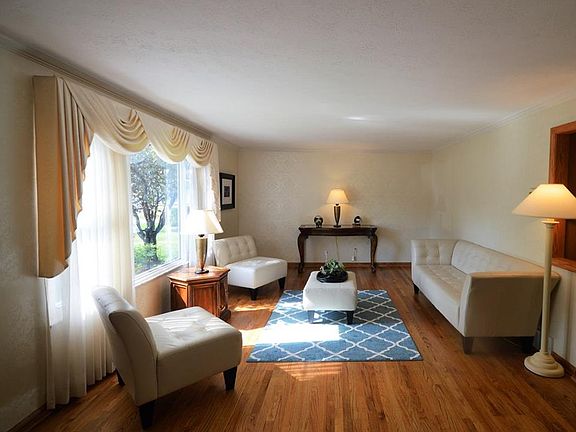 3rd image of 6343 Surrey Dr