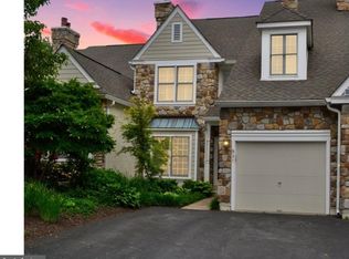 27 Overlook Cir, Berwyn, PA 19312