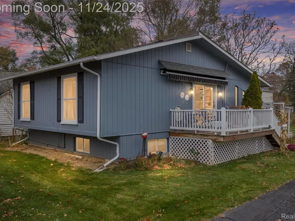 325/VL Tower Rd, White Lake, MI 48386