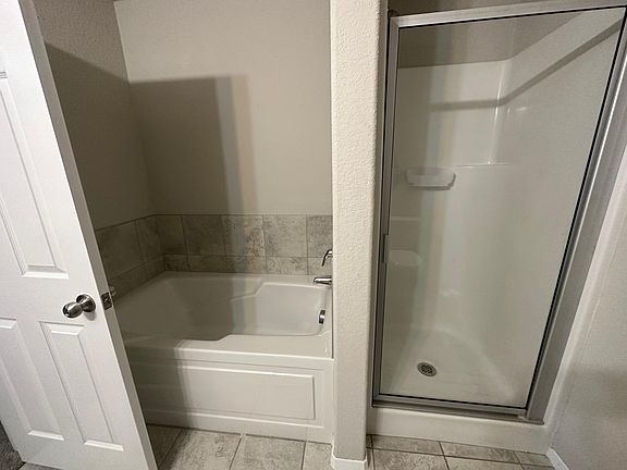 4th image of 4405 Lenox Ave