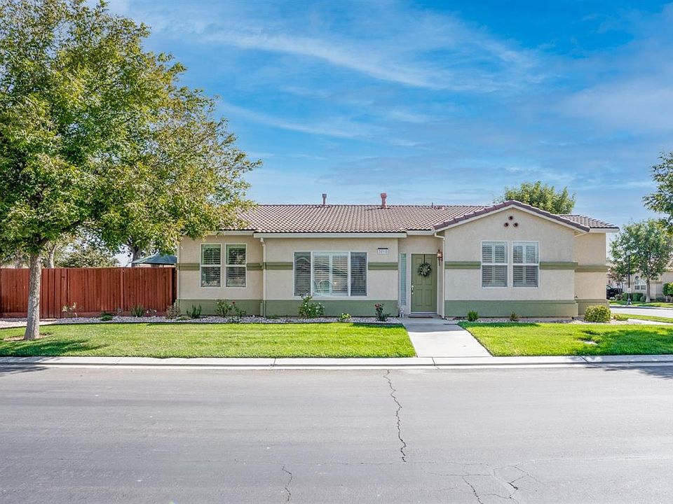 2nd image of 3010 La Vina Cir