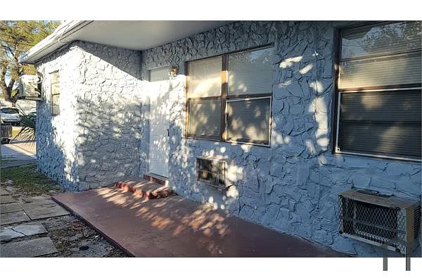 Building Photo - 1808 NW 9th St #2