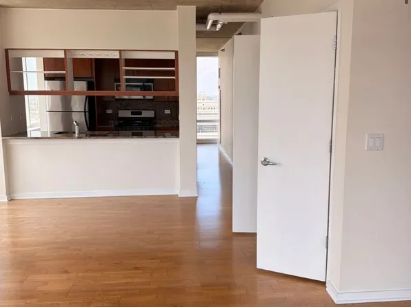 611 S Wells St #1804, Chicago, IL 60610