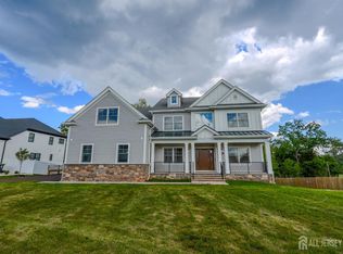 11 Scarlet Dr, Piscataway, NJ 08854