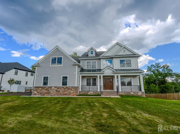11 Scarlet Dr, Piscataway, NJ 08854