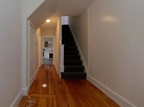 11 Banks St APT B, Waltham, MA 02451