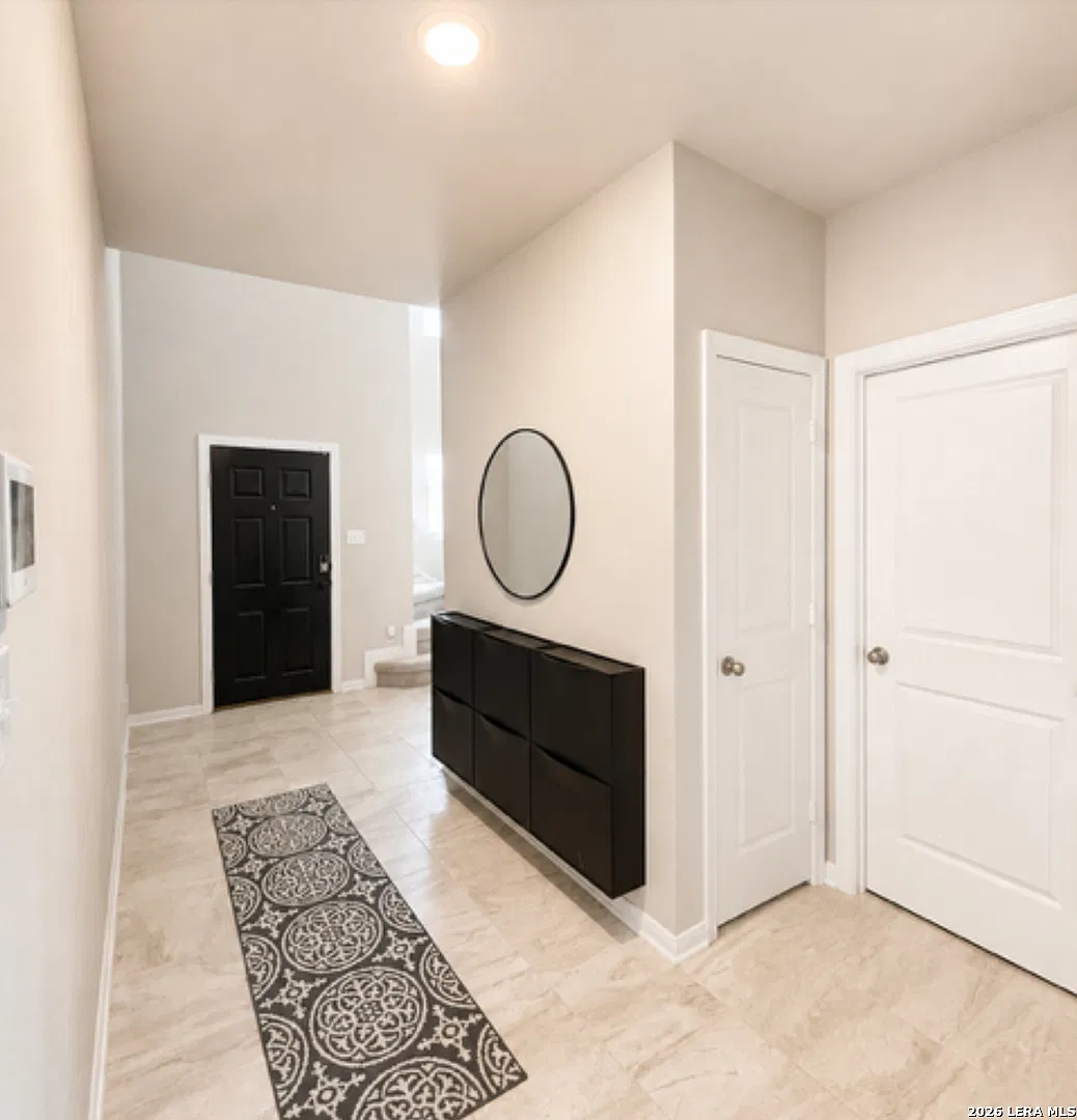 3 bed, 2.5 bath, 2184 sqft, $2,000 — Photo 2