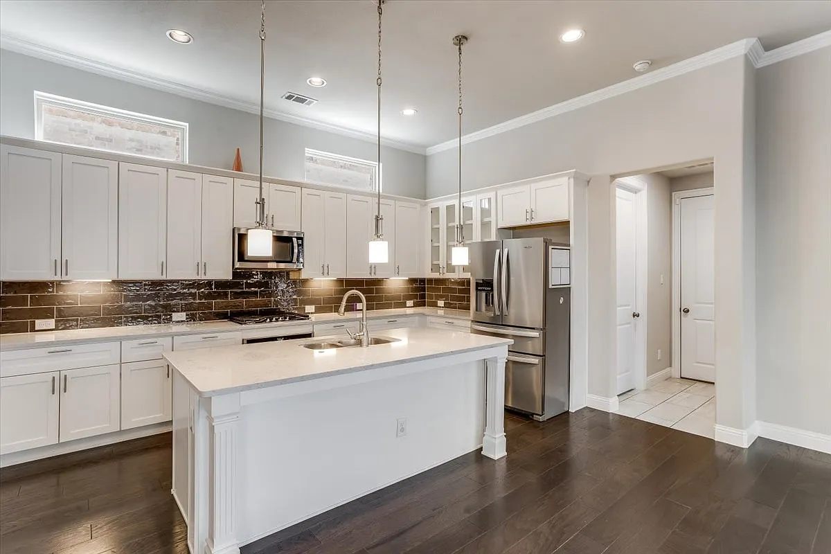 4 bed, 3.5 bath, 3133 sqft, $4,395 — Photo 4