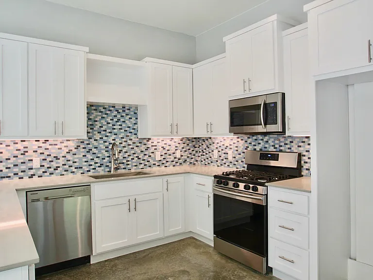 6204 Langham St — Photo 8