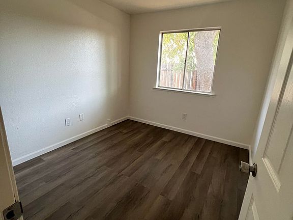4th image of 2645 W Robinson Ave #A