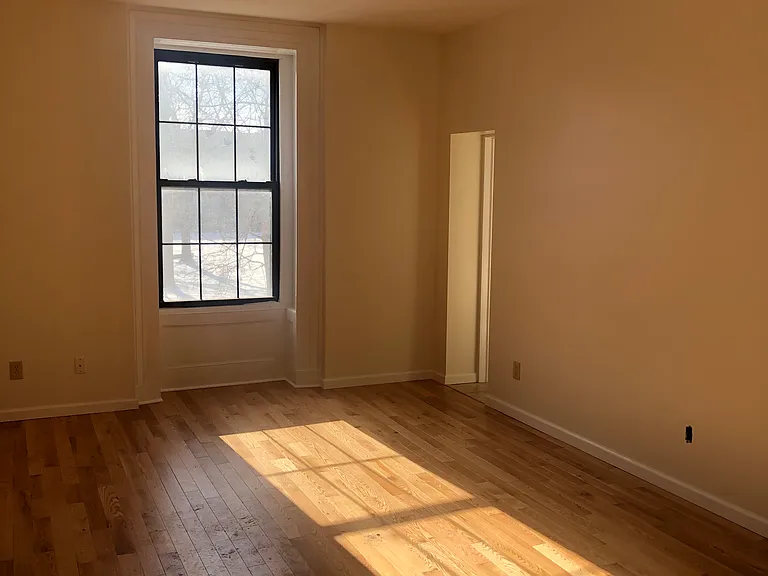 250 Washington St #5 — Photo 6