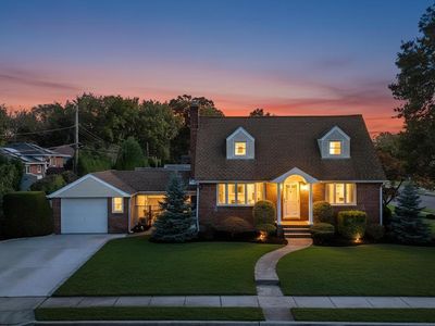 2 Ash Place, New Hyde Park, NY, 11040