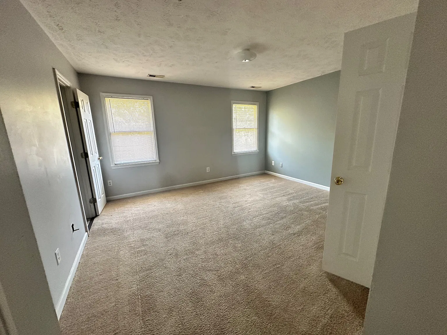 4 bed, 2.5 bath, 2100 sqft, $2,100 — Photo 4