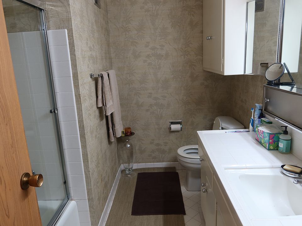 2nd image of 475 Merritt Ave #7