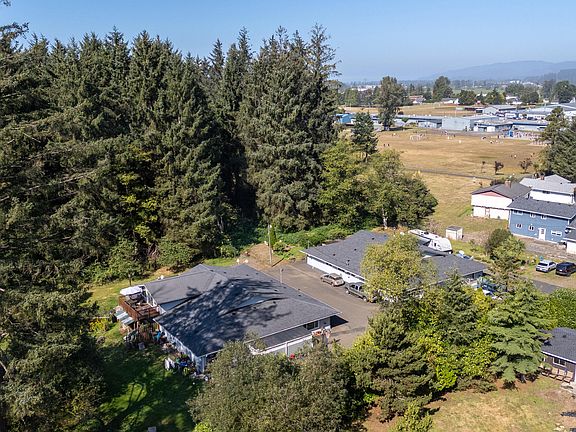 3rd image of 1110/1120 Meadow Ave