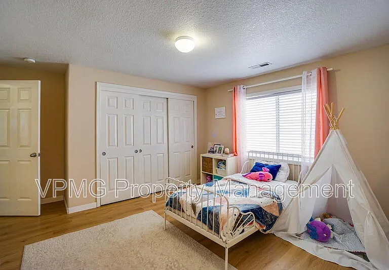 5906 NE 56th St — Photo 18