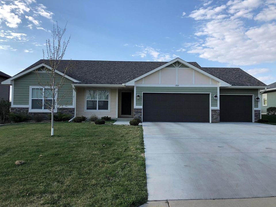 1st image of 1205 Superior Dr