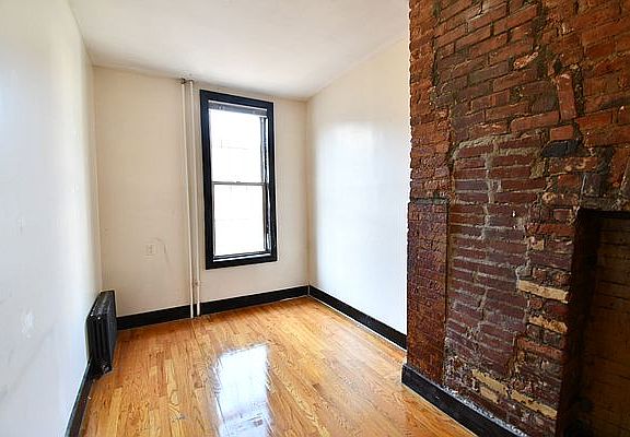 4th image of 187 Stanhope St APT 2R