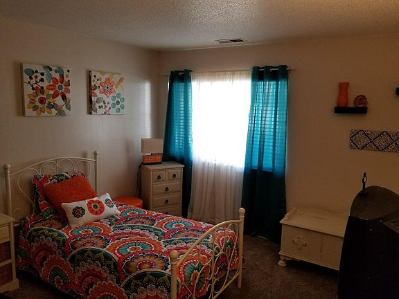 2nd bedroom