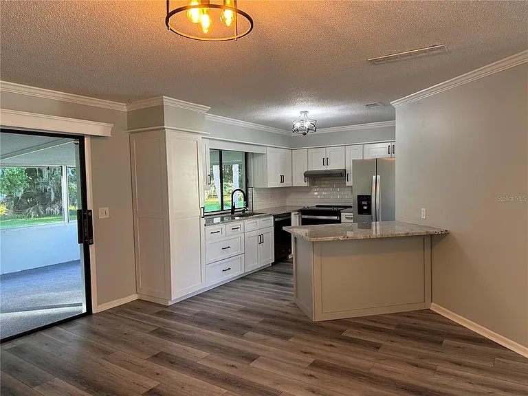 16 Courtney Pl — Photo 22