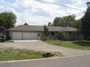 6115 SE 45th St, Tecumseh, KS 66542