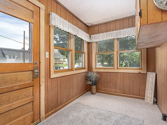 4th image of 54 Maple St